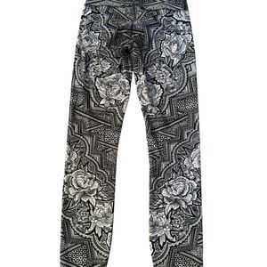 lululemon Black and White Floral Patterned Leggings Size 2
